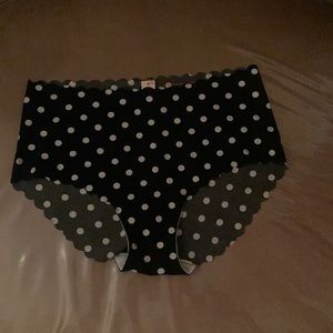 Selling Victoria’s Secret underwear nwt any questions ask 😊💕